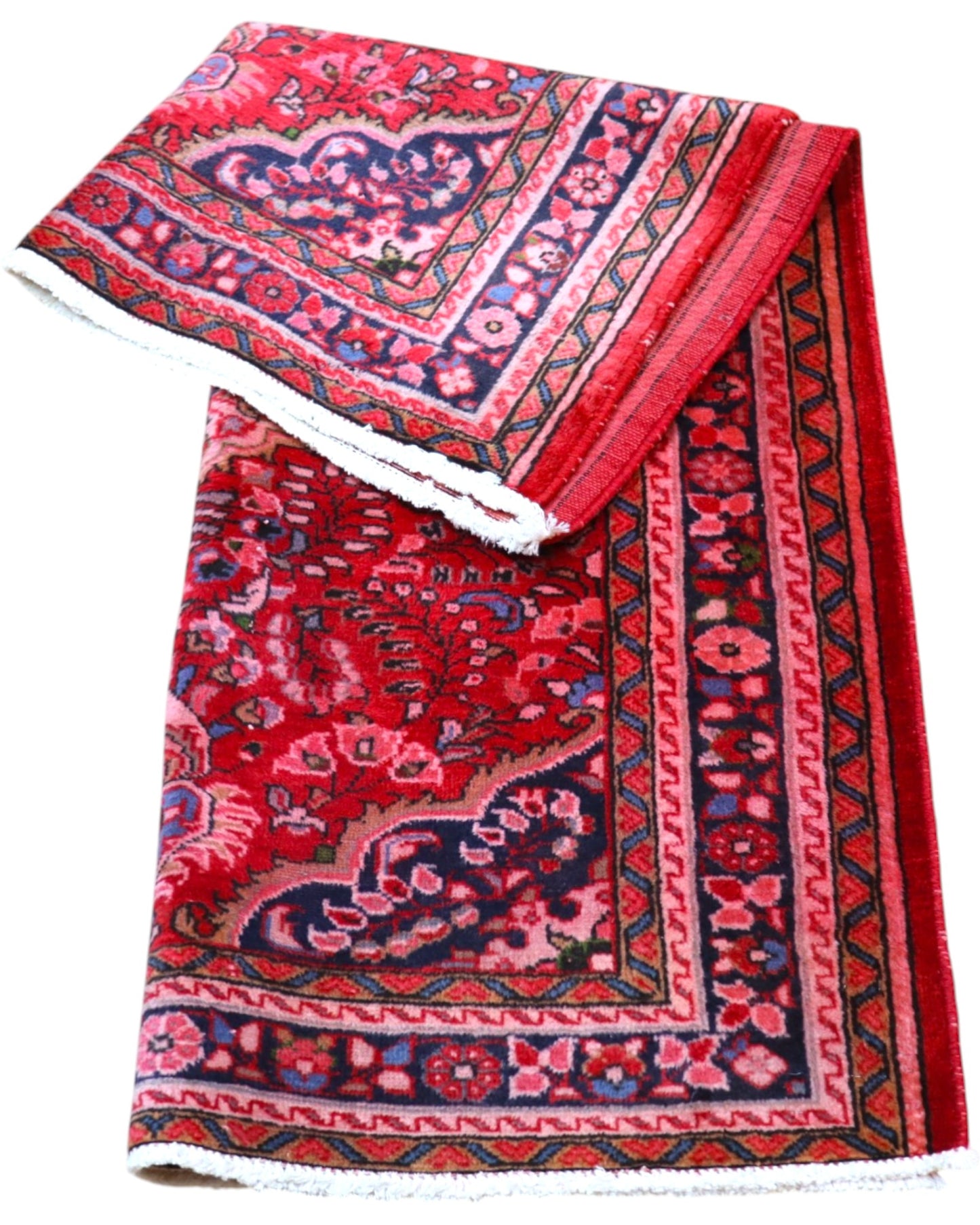 Tappeto Lilian persiano 149x112 cm annodato a mano, fondo rosso con medaglione floreale centrale e motivi decorativi in rosa e bluv