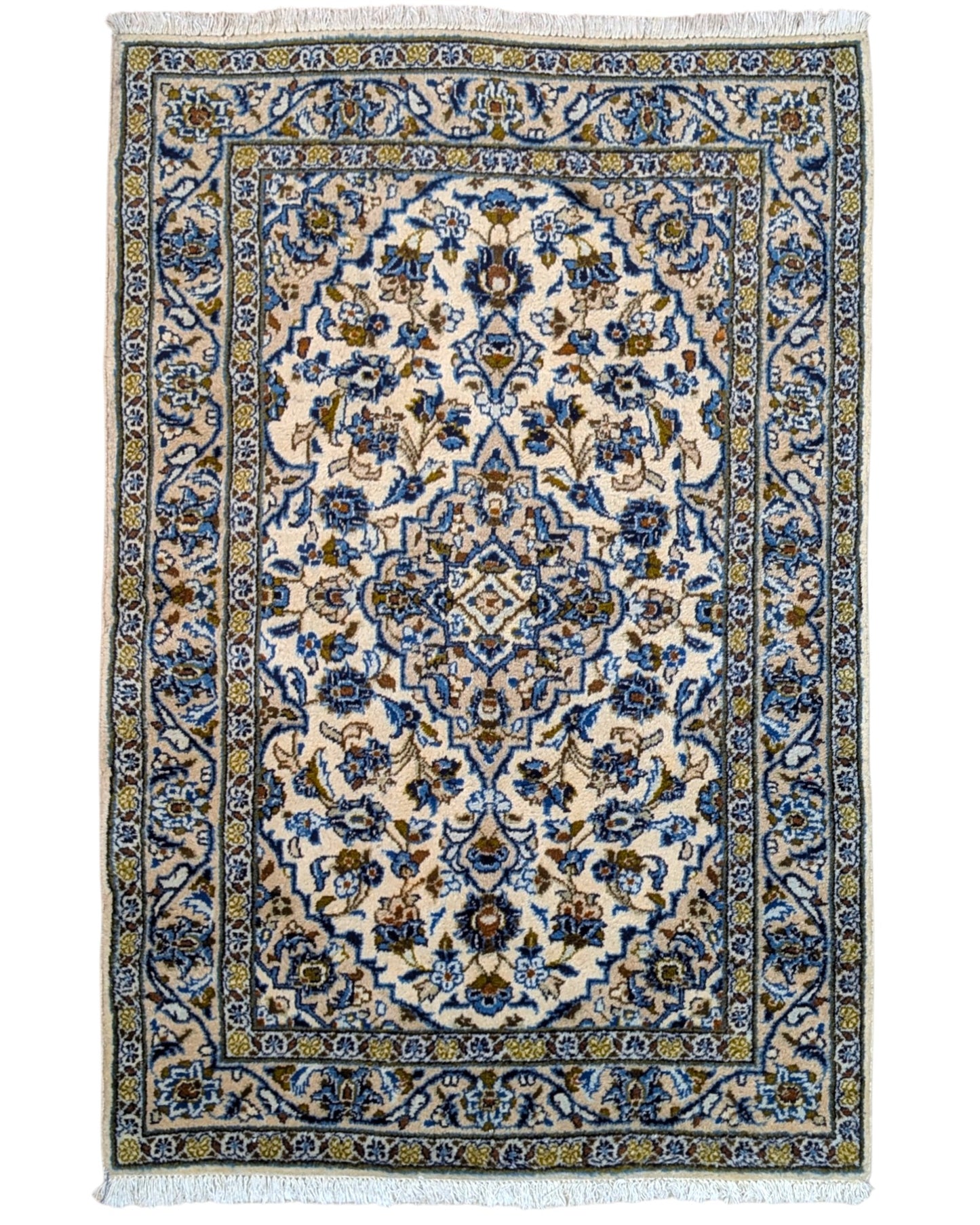 Tappeto Nain persiano 148x100 cm annodato a mano, fondo avorio con medaglione centrale e motivi floreali blu eleganti