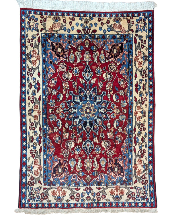 Tappeto persiano 150x104 cm rosso con motivi floreali in soggiorno elegante