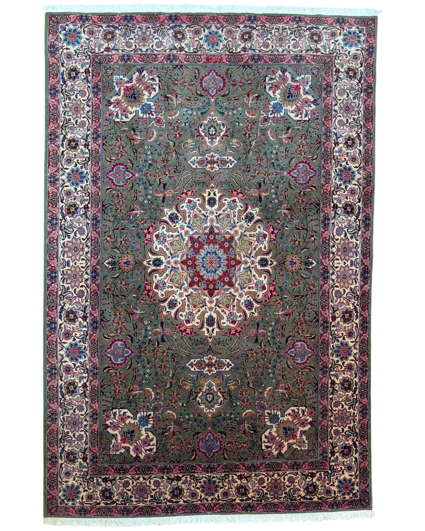 Tappeto Tabriz 60 Raj annodato a mano 300x200cm, fondo verde salvia, con motivi floreali e medaglione centrale.