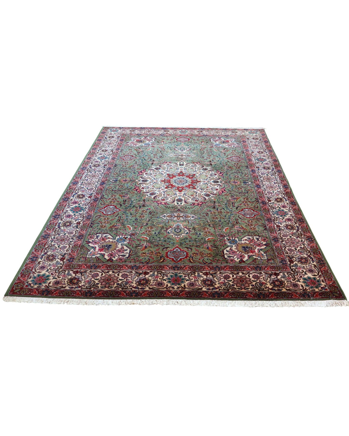 Tappeto Tabriz 60 Raj annodato a mano 300x200cm, fondo verde salvia, con motivi floreali e medaglione centrale.