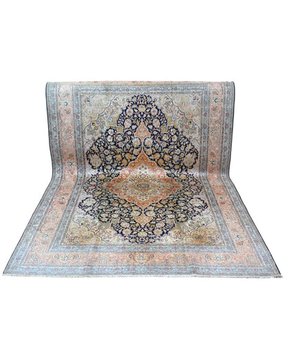 "Tappeto indiano classico annodato a mano con medaglione e motivi floreali, 283x182 cm."