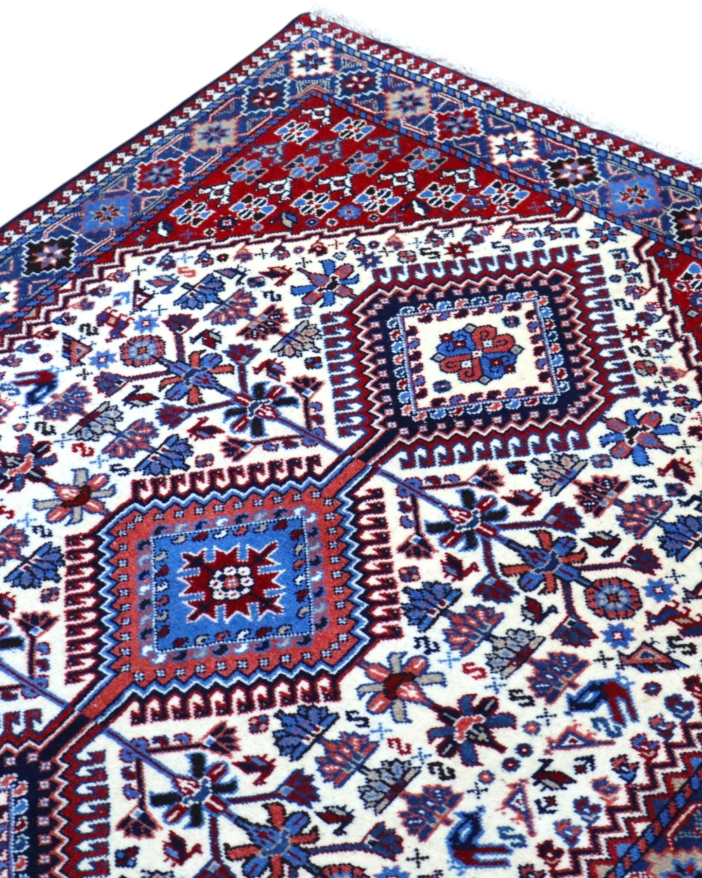 Tappeto Yalameh 151x110 cm con motivi geometrici, perfetto per camera da letto.