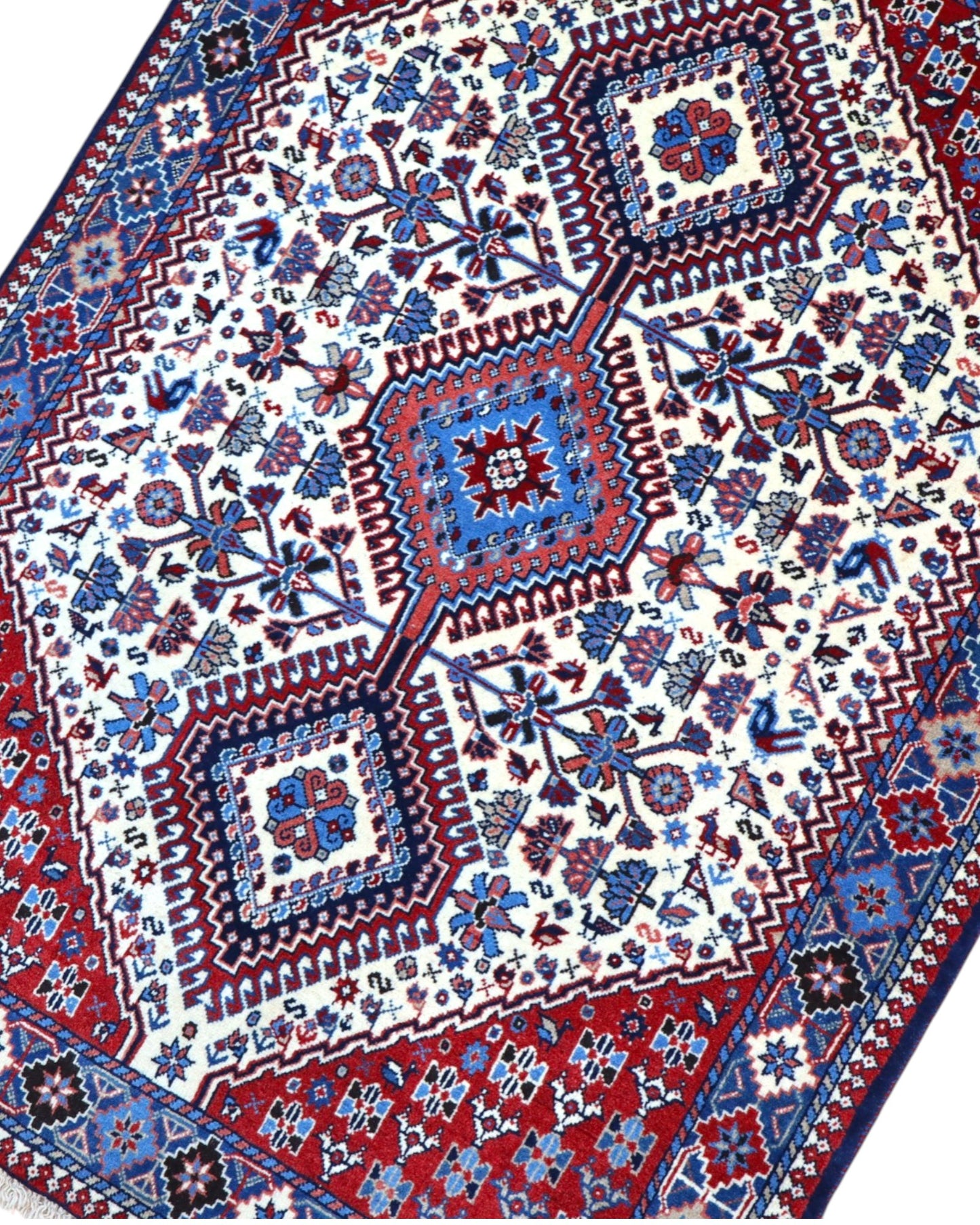 Tappeto Yalameh 151x110 cm con dettagli rossi e blu, ideale per arredamento classico.