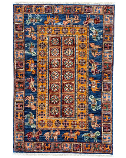 Tappeto Paizrik 149x101 cm con motivi geometrici e figure di cavalli, ideale per soggiorno.