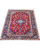 Tappeto Kashan rosso 140x97 cm con disegni floreali in salotto raffinato