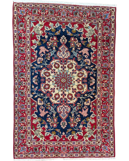 Tappeto persiano 154x101 cm blu con medaglione floreale in soggiorno elegante