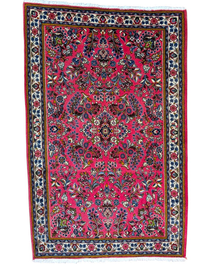 Tappeto persiano 167x108 cm rosso con motivi floreali in soggiorno elegante