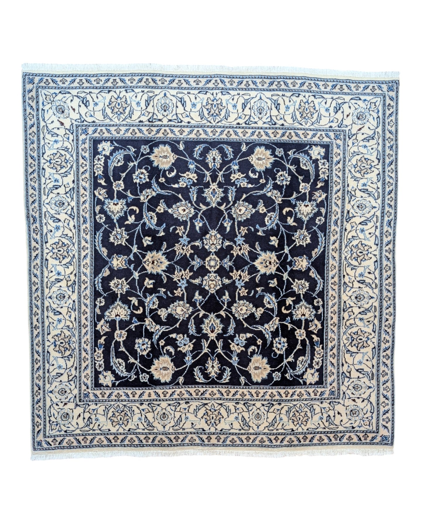 Tappeto Nain persiano, blu intenso con motivi floreali in avorio e azzurro pallido, annodato a mano, 202x195 cm.