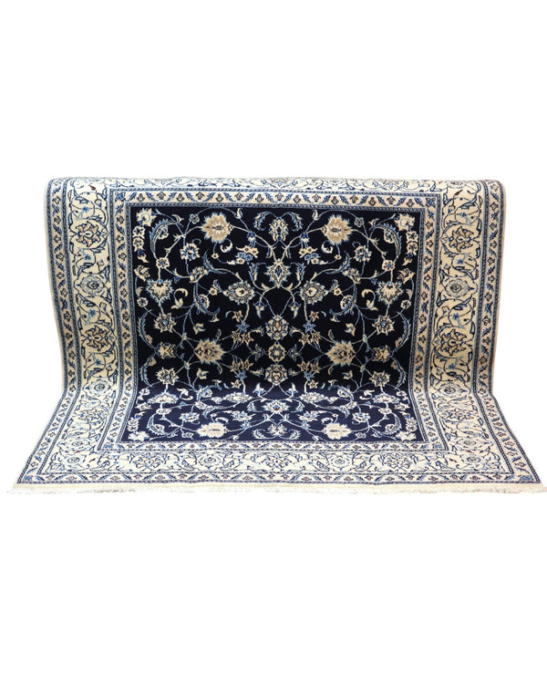 Tappeto Nain persiano, blu intenso con motivi floreali in avorio e azzurro pallido, annodato a mano, 202x195 cm.