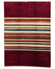 Tappeto moderno persiano “Sella di Cavallo” 240x180 cm, annodato a mano, campo a righe multicolore con rosso rubino e bordura monocromatica.