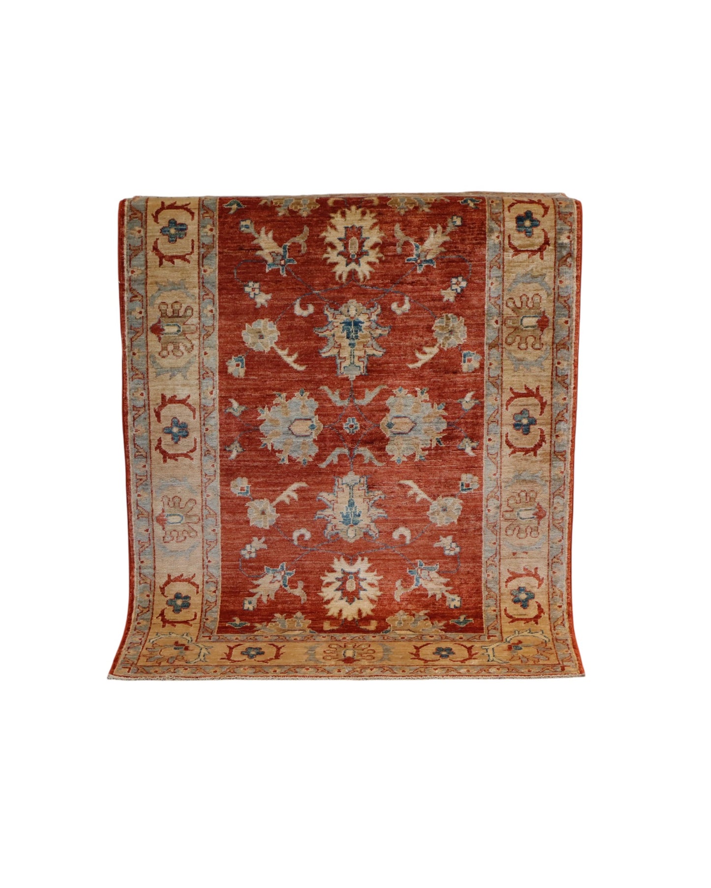 Tappeto floreale annodato a mano 150x102 cm dall’Afghanistan, fondo rosso mattone con motivi floreali beige, blu e marrone chiaro, bordura beige decorata.