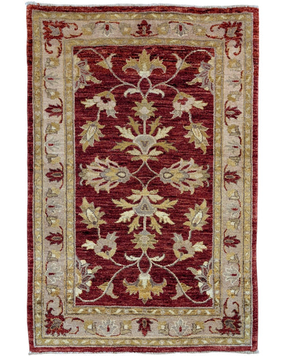 Elegante tappeto Farahan annodato a mano in Afghanistan con colori vegetali naturali. Dimensioni 142x96 cm, realizzato con cotone e lana.