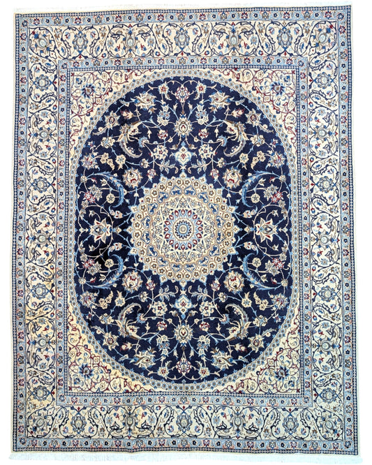 "Tappeto Nain persiano annodato a mano blu e avorio con medaglione centrale, 255x199 cm."