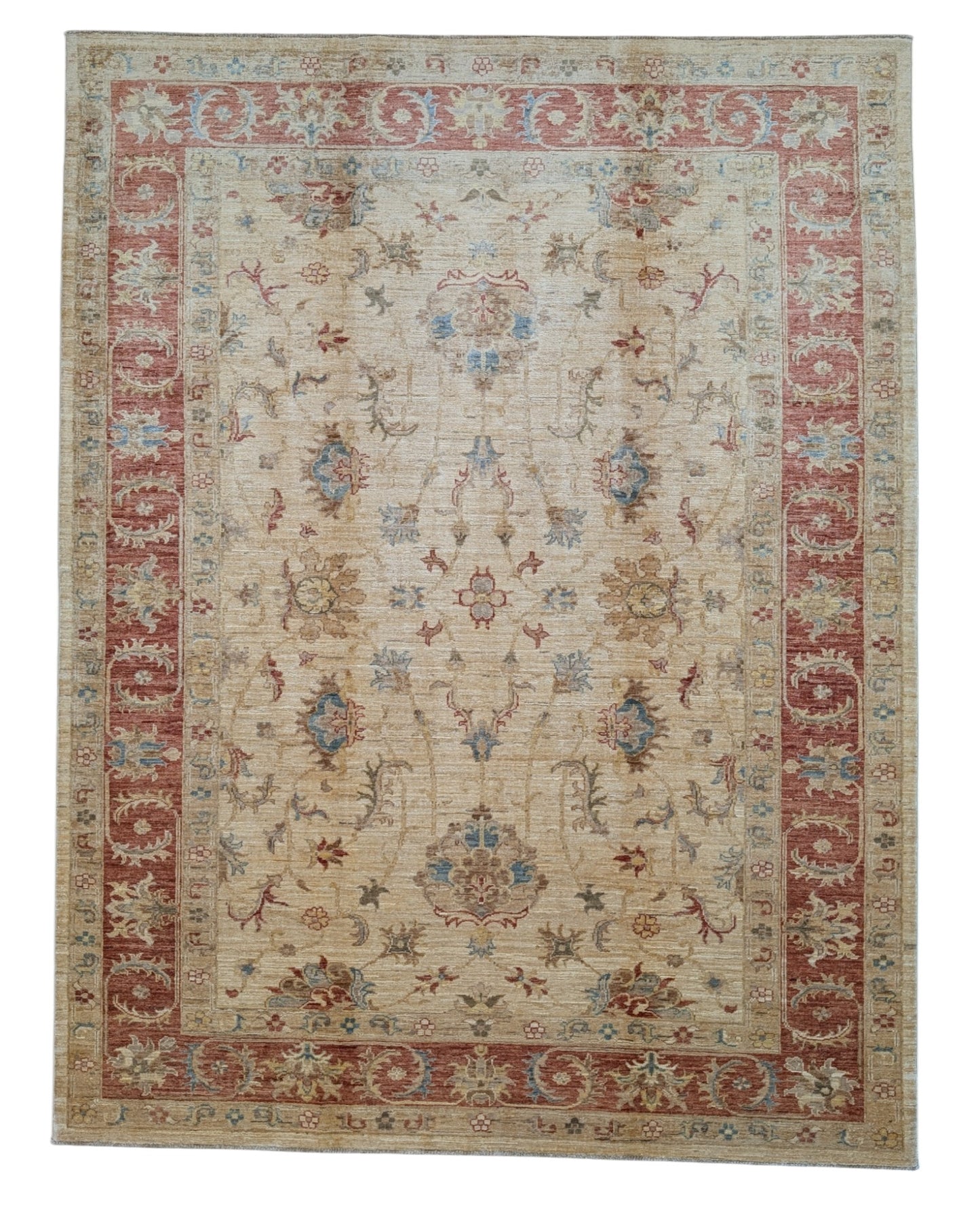 Tappeto Farahan annodato a mano in Afghanistan con motivo floreale stilizzato. Dimensioni 225x174 cm, realizzato con cotone e lana, con colori vegetali naturali.
