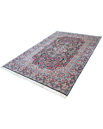 "Tappeto Kerman persiano con fitto motivo floreale e cornice decorata, 305x195 cm."