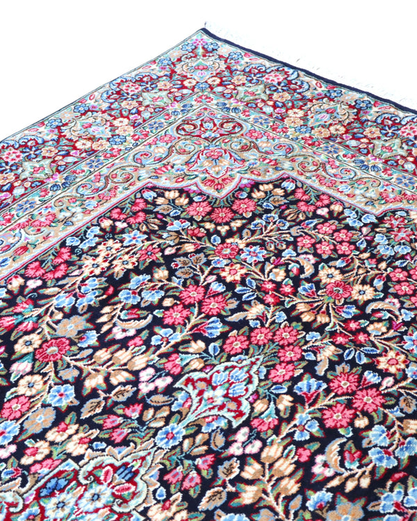 "Tappeto Kerman persiano con fitto motivo floreale e cornice decorata, 305x195 cm."